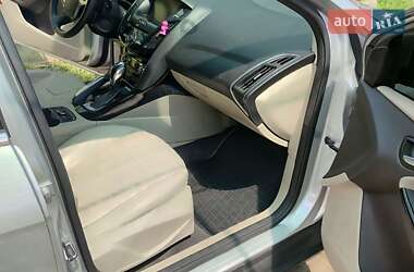 Хэтчбек Ford Focus 2012 в 