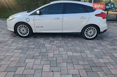 Хэтчбек Ford Focus 2015 в 