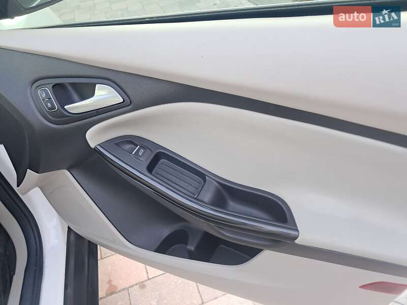 Хетчбек Ford Focus 2015 в Івано-Франківську