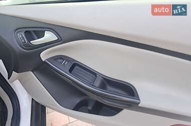 Хэтчбек Ford Focus 2015 в 