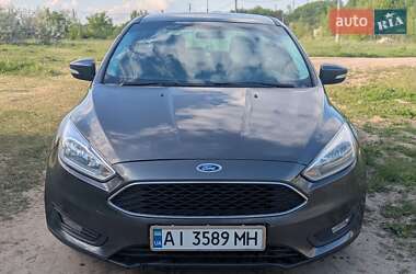 Хэтчбек Ford Focus 2015 в 