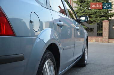 Седан Ford Focus 2005 в 
