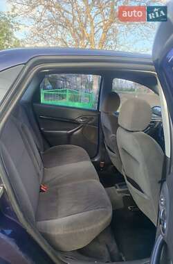 Седан Ford Focus 2002 в 