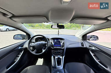 Хэтчбек Ford Focus 2011 в 
