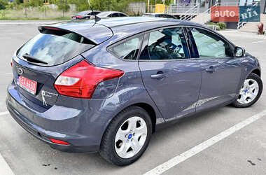 Хэтчбек Ford Focus 2011 в 