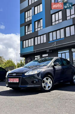 Хэтчбек Ford Focus 2011 в 
