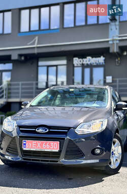 Хэтчбек Ford Focus 2011 в 
