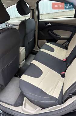 Седан Ford Focus 2015 в 