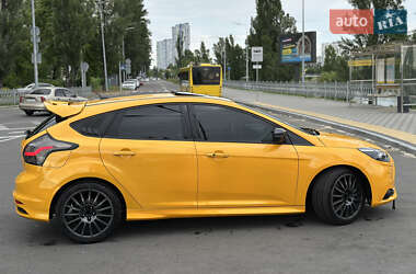 Хэтчбек Ford Focus 2012 в 