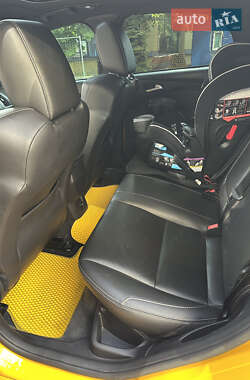 Хэтчбек Ford Focus 2012 в 