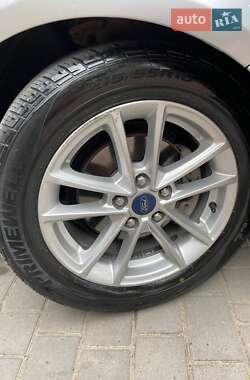 Седан Ford Focus 2016 в 