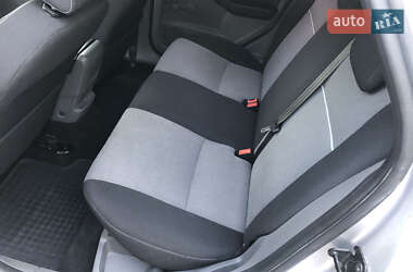 Хэтчбек Ford Focus 2011 в 