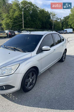 Хэтчбек Ford Focus 2010 в 