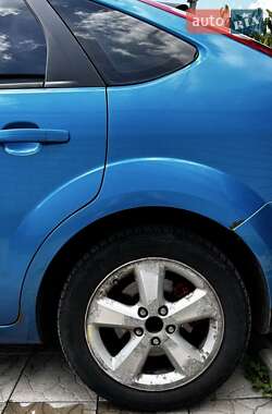 Хэтчбек Ford Focus 2004 в 