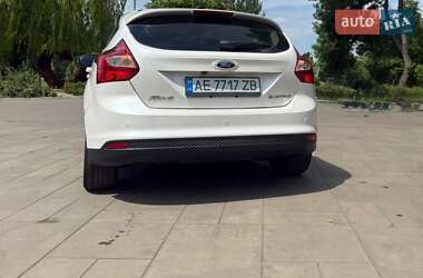 Хэтчбек Ford Focus 2013 в 