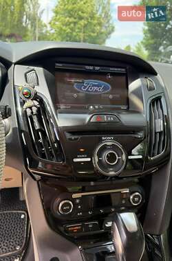 Хэтчбек Ford Focus 2013 в 