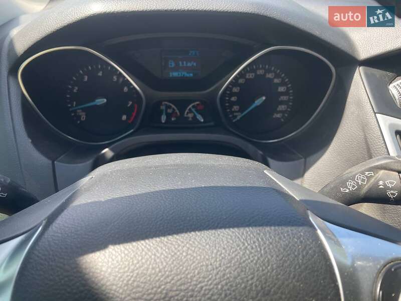 Хетчбек Ford Focus 2014 в Дніпрі