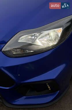 Хэтчбек Ford Focus 2013 в 