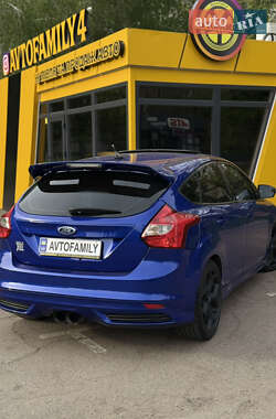 Хэтчбек Ford Focus 2013 в 