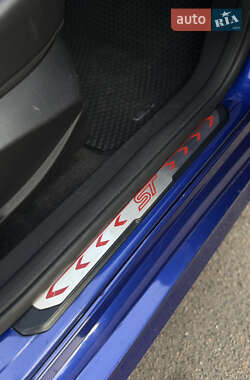 Хэтчбек Ford Focus 2013 в 