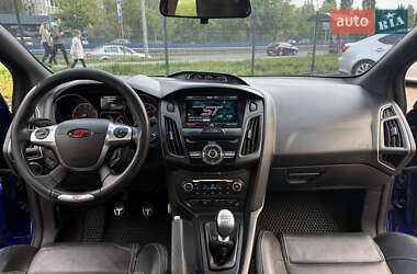 Хэтчбек Ford Focus 2013 в 