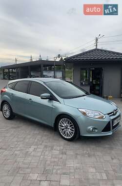 Хэтчбек Ford Focus 2012 в 