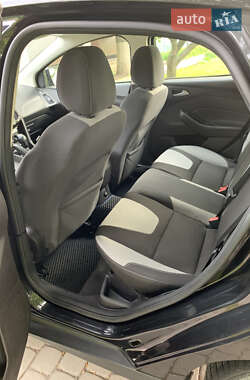 Хэтчбек Ford Focus 2013 в 