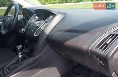 Хэтчбек Ford Focus 2015 в 