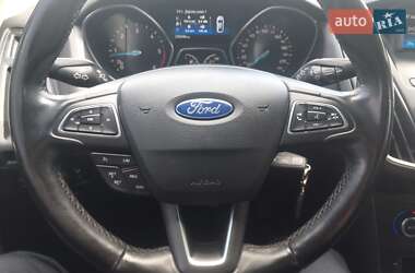 Хэтчбек Ford Focus 2015 в 