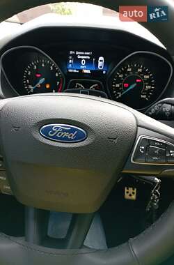 Хэтчбек Ford Focus 2015 в 