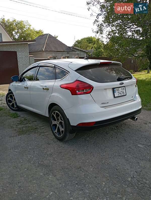 Хэтчбек Ford Focus 2015 в Днепре
