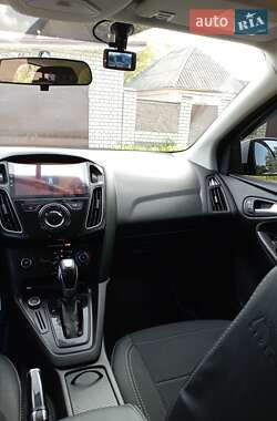 Хэтчбек Ford Focus 2015 в 
