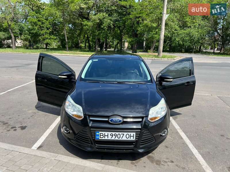 Хэтчбек Ford Focus 2014 в 