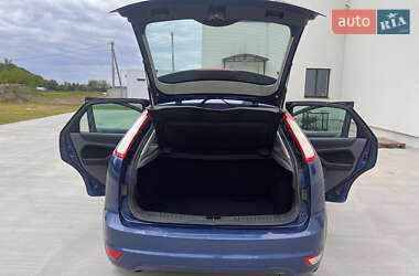 Хэтчбек Ford Focus 2010 в 