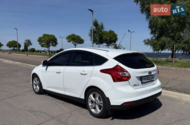 Хэтчбек Ford Focus 2012 в 