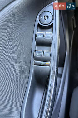 Хэтчбек Ford Focus 2012 в 