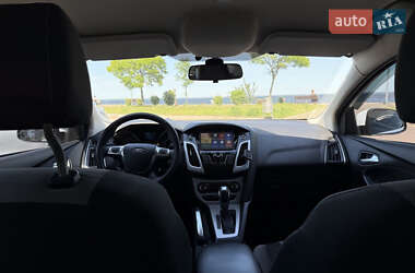 Хэтчбек Ford Focus 2012 в 