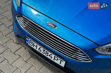 Хэтчбек Ford Focus 2015 в 