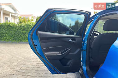 Хэтчбек Ford Focus 2015 в 