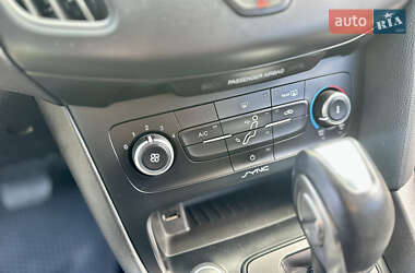 Хэтчбек Ford Focus 2015 в 