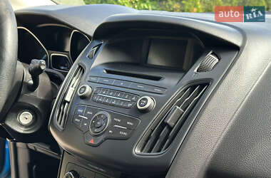 Хэтчбек Ford Focus 2015 в 