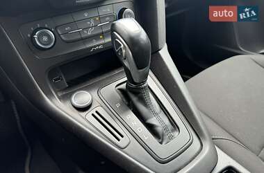 Хетчбек Ford Focus 2014 в 