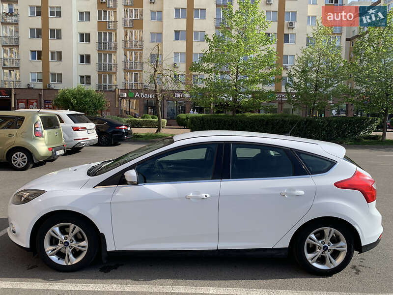 Хэтчбек Ford Focus 2012 в Вишневом