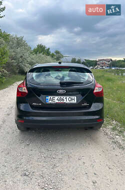 Хэтчбек Ford Focus 2012 в 
