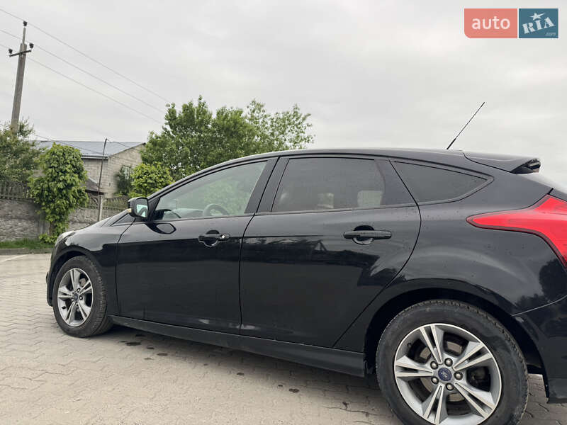 Хэтчбек Ford Focus 2011 в Городке