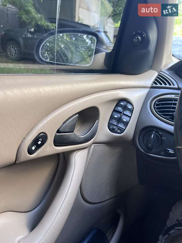 Седан Ford Focus 2001 в Дніпрі