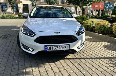Хэтчбек Ford Focus 2015 в 