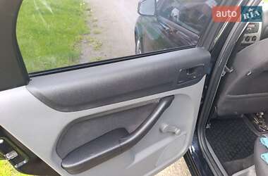 Хэтчбек Ford Focus 2011 в 