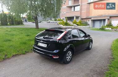 Хэтчбек Ford Focus 2011 в 