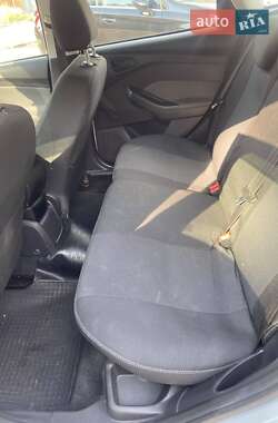 Хетчбек Ford Focus 2012 в 